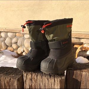 Nearly new Columbia Toddler Powderbug snow boots